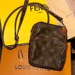 Louis Vuitton Monogram camera Bag in Brown and Gold